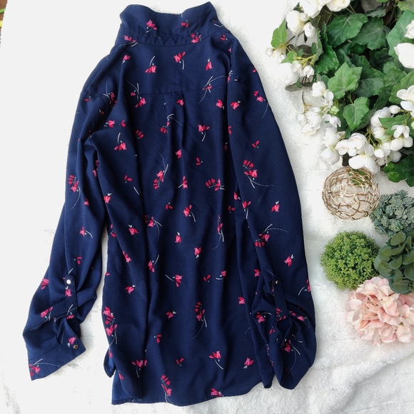 Dynamite Navy semi-button down floral blouse - Picture 2 of 2